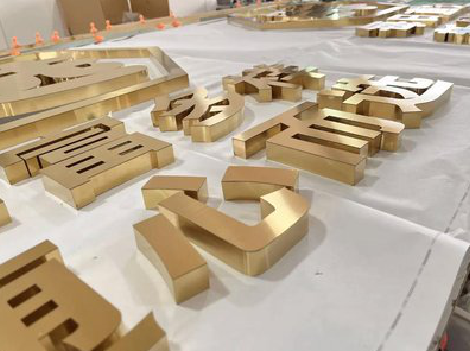 合山拉丝不锈钢字的特点。